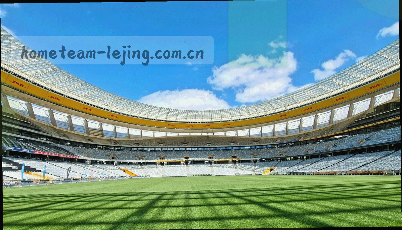 清晨吉林城市街道起点区域远景，路面与路灯形成透视线，画面中没有参赛者面部